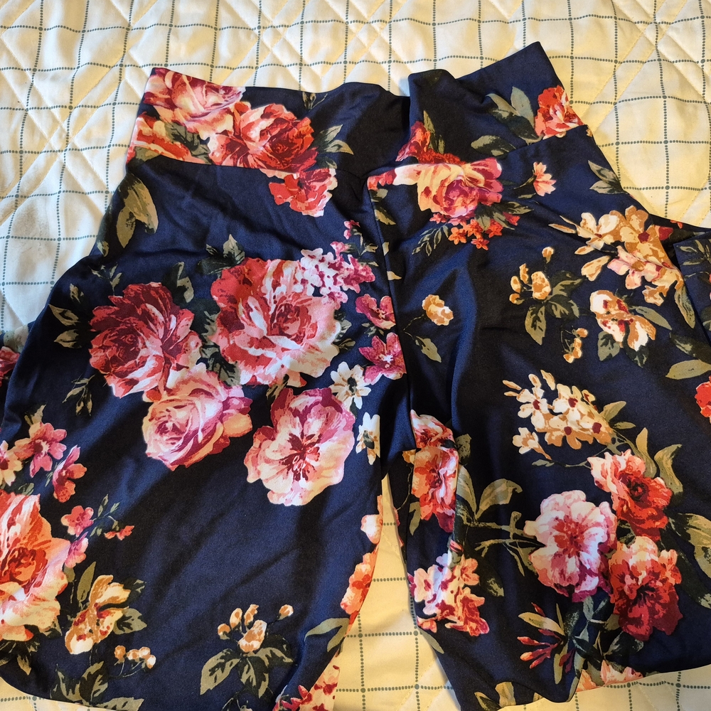 Floral Print 3/4 Length (Crop Flare) Pant
